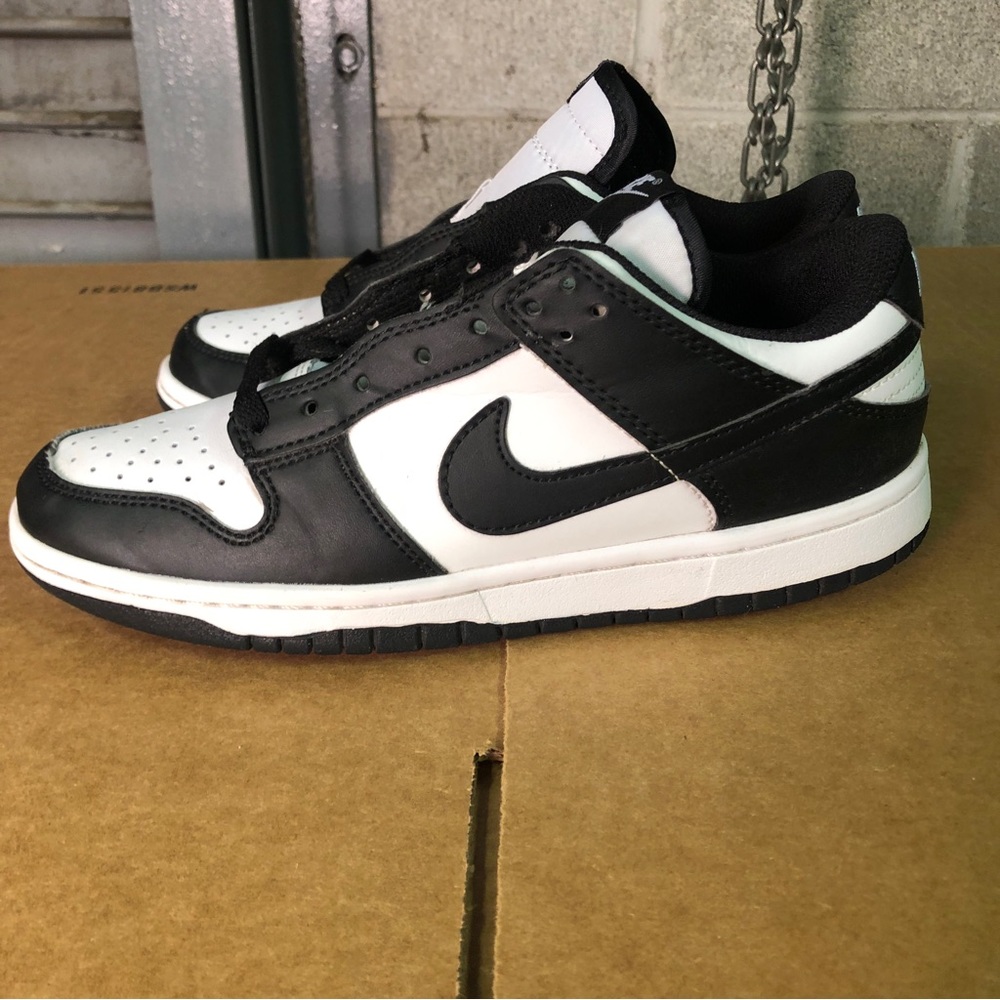 Nike Panda Dunks W Sz 8